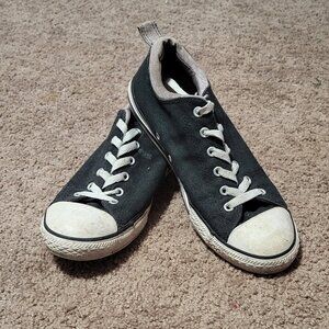 Converse unisex sneakers size 6